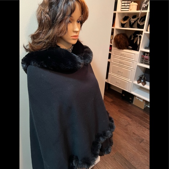 Brand New One-size-fits all Faux Mink Fur Wrap. NWT - Picture 7 of 15